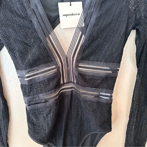 superdown britni deep v bodysuit black sheer panel
Mesh top Revolve XXS - Picture 8 of 8